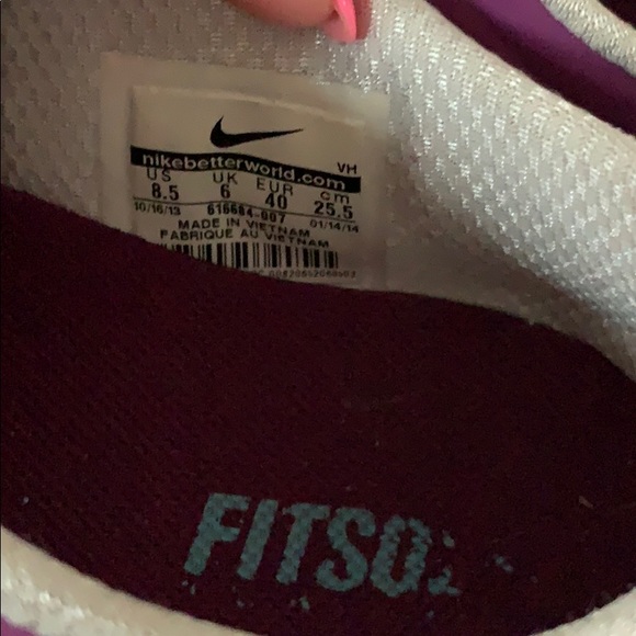 Nike women’s sneakers - Picture 3 of 4